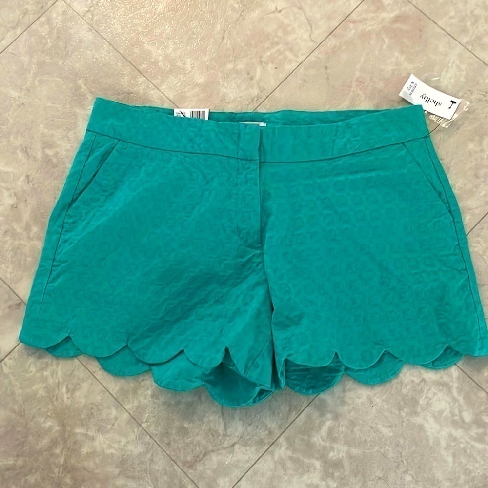 𝅺🆕 Crown & Ivy Green Scallop Shorts 14